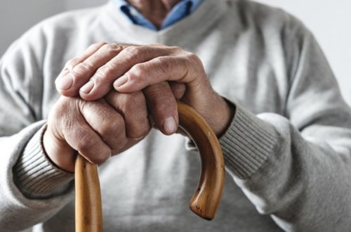 Yaşlı insanlarda oynaq ağrılarının səbəbi açıqlanıb