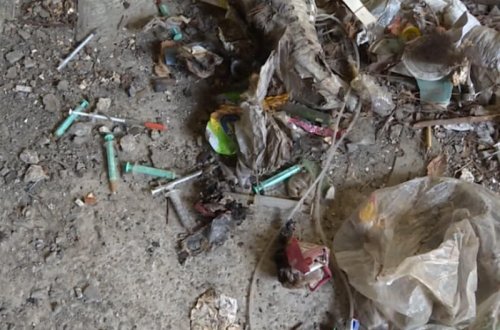 Bakıda məktəb və bağçanın yaxınlığı narkomanların məskəninə çevrilib - VİDEO