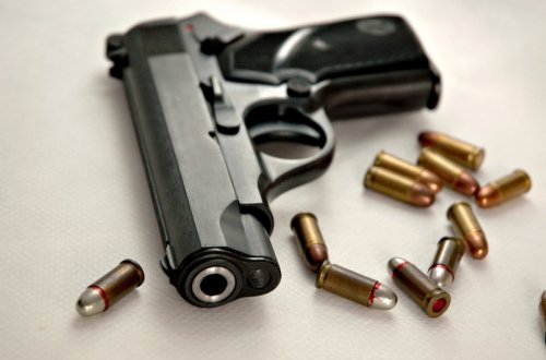 Bakıda İstintaq Təcridxanasında saxlanılan şəxsin evində tapança aşkarlanıb