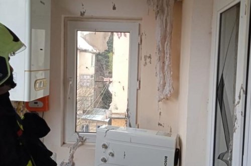 Bakıda binada partlayış olub, xəsarət alan var - VİDEO