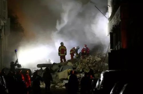 Fransada çökən binanın qalıqları arasından 2 nəfərin cəsədi tapılıb