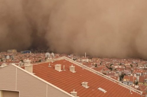 Qum fırtınası və doludan sonra “supercell” buludu göründü – VİDEO