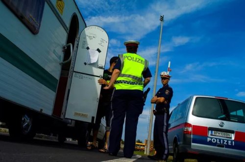 Avstriya Macarıstan və Sloveniya ilə sərhəd nəzarətini genişləndirir