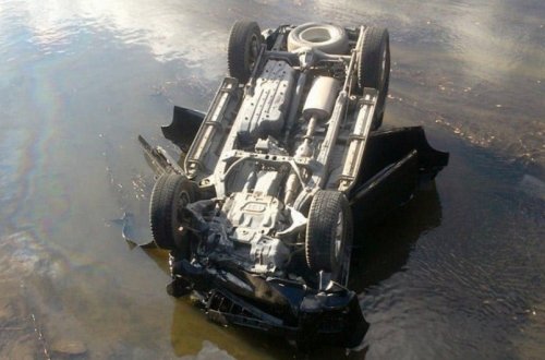 Şəmkirdə avtomobil aşıb, bir ailənin altı üzvü xəsarət alıb