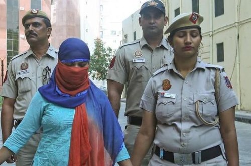 Hindistanlı gəlin məşuqu ilə qaçmaq üçün qayınana və qayınatasını öldürtdürdü - FOTO