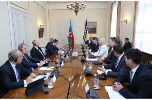 İlham Əliyevin Bosniya və Herseqovina lideri ilə geniş tərkibdə görüşü başlayıb
