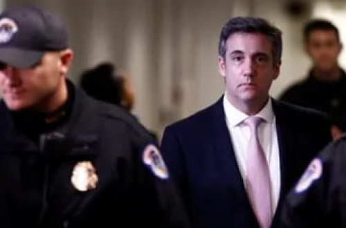 Tramp keçmiş vəkilindən 500 milyon dollar təzminat tələb edib