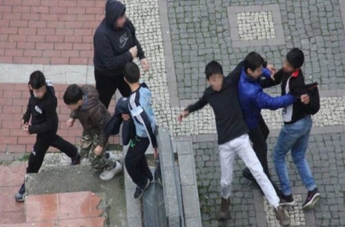 Bakıda şagirdlər arasında kütləvi dava: Xəsarət alanlar var