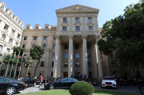 XİN İrəvanda Azərbaycan bayrağının yandırılmasına görə beynəlxalq qurumları təşkilatçılara qarşı cəza tədbirlərini görməyə çağırıb