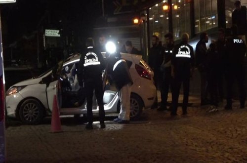 İstanbulda ölümlə nəticələnən silahlı insident baş verdi - Video