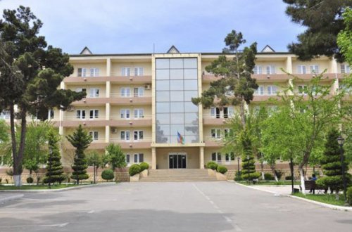 İlham Əliyev və Mehriban Əliyeva Salyanda Doğum Evində və Uşaq Poliklinikasında yaradılan şəraitlə tanış olub