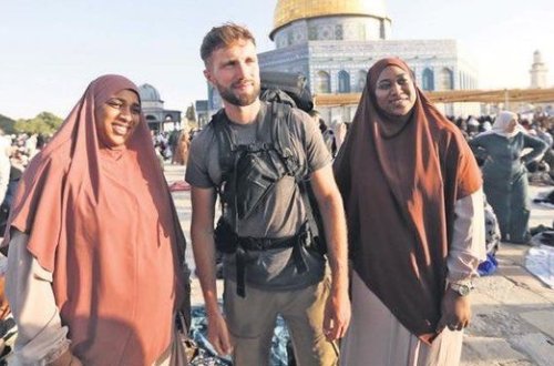 Neil Dauxois Fransadan Əl-Əqsa məscidinə piyada gedib