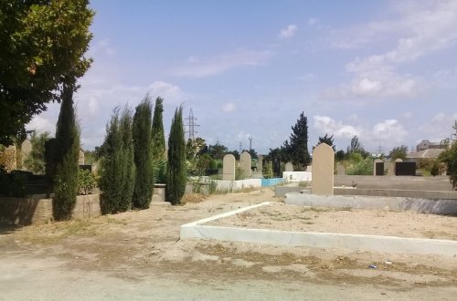 Zabrat qəbiristanlığında qəbir daşları dağıdılıb, cinayət işi başlanılıb