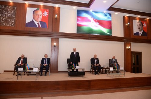 “Milli dövlətçiliyimizin xilaskarı” mövzusunda tanınmış jurnalistlərin və ziyalıların iştirakı ilə toplantı keçirilib