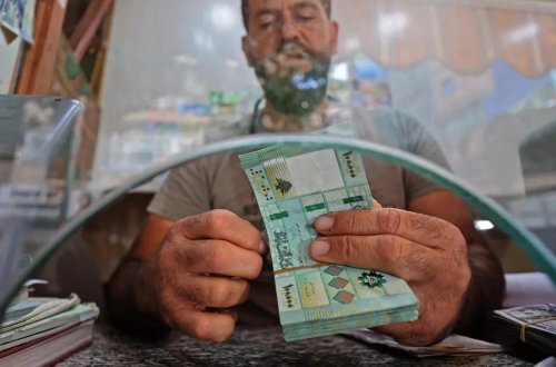 İqtisadi böhran yaşayan Livanda məmurların maaşları artırıldı