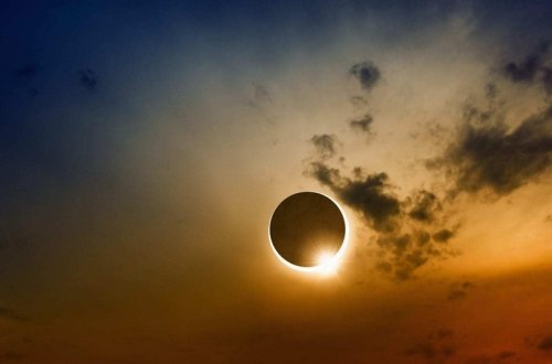 Началось первое солнечное затмение 2023 года