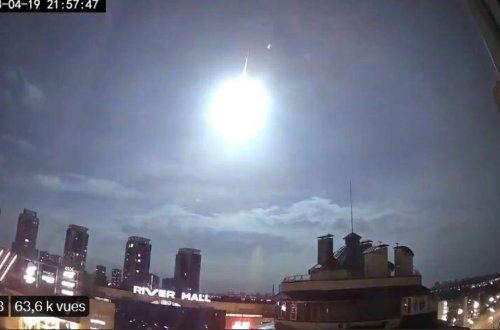 Kiyevdə səmada sirli işıq peyda olub - FOTO