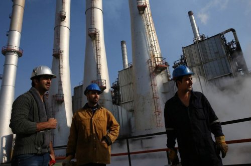 İranda neft emalı zavodunun fəhlələri tətil edib