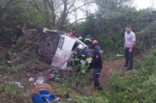 Türkiyədə mikroavtobus qəzaya uğrayıb, 10 nəfər yaralanıb