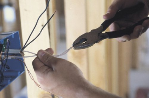 Lerikdə elektrik cərəyanı bir ailənin 4 üzvünü vuraraq öldürüb - YENİLƏNİB