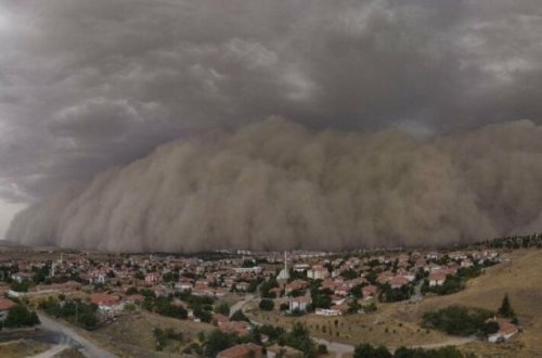 Omanda dəhşətli qum fırtınası görənləri qorxutdu – VİDEO