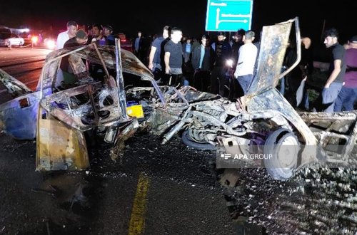 Azərbaycanda dəhşətli qəza: İki avtomobil toqquşdu, biri külə döndü - Ölənlər var
