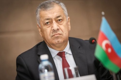 “Mandatını qoy, get!”