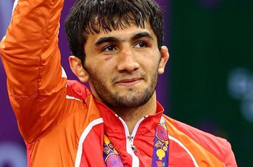 Bakıda Olimpiya çempionu sevgilisinin həyat yoldaşını döyüb