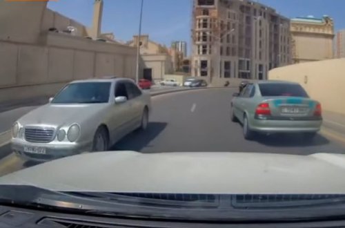 Bakıda qeyri-adi hadisə: Sürücü digərlərinin həyatını heçə saydı - ANBAAN VİDEO