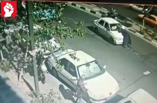 İranda avtomobil mollanı vurdu: Din xadimi kapotun üstündə hərəkət etdi - VİDEO