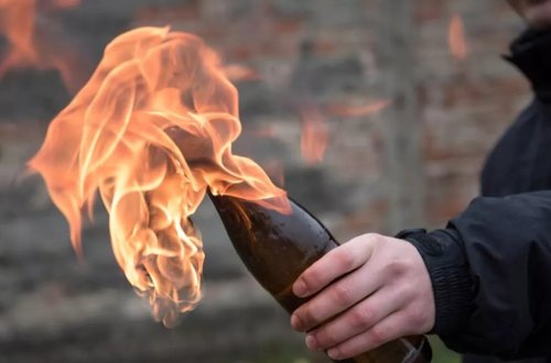 Kiprdə Rusiya Elm və Mədəniyyət Mərkəzinin binasına molotov kokteyli atılıb