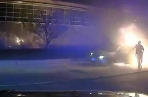 ABŞ-da polis 84 yaşlı sürücünü yanan avtomobildən xilas edilib