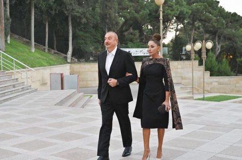 İlham Əliyev və Mehriban Əliyeva Zərifə Əliyevanın 100 illiyi münasibətilə keçirilən konsertdə iştirak ediblər