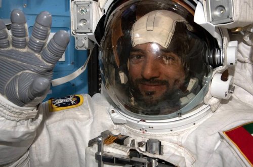 İlk ərəb kosmonavtı açıq kosmosa çıxıb