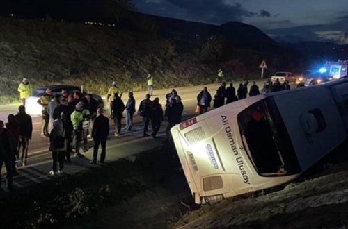 Türkiyədə sərnişin avtobusu su kanalına aşıb, 9 nəfər xəsarət alıb