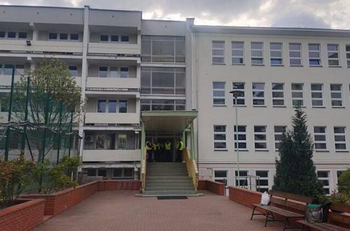 Polşada Rusiyanın Varşavadakı səfirliyinin məktəbi ələ keçirilib