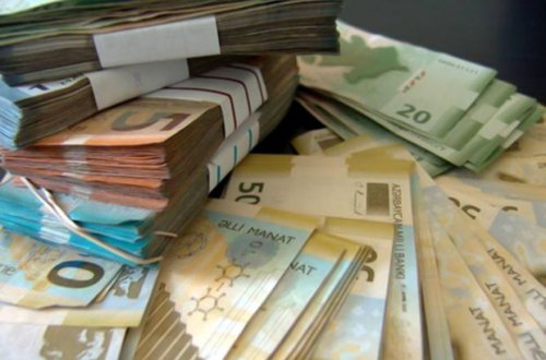 Tanışları ilə birgə evlərindən 143 minlik oğurluq edən şəxsə şərti cəza verildi