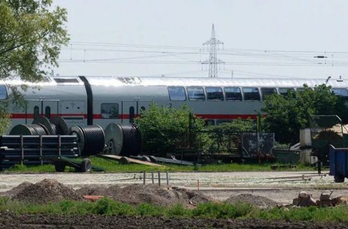 Almaniyada qatar dəmiryolçuları vurdu: 2 ÖLÜ