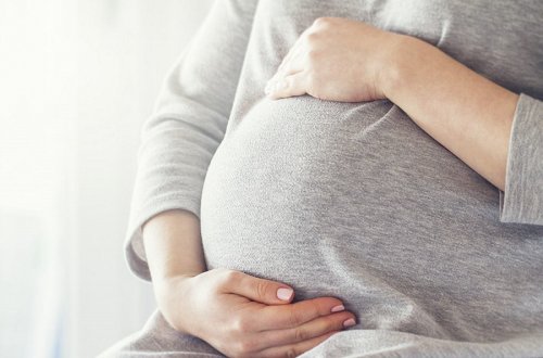 Tibbdə bir ilk: ana bətnində olan körpəyə beyin əməliyyatı edildi