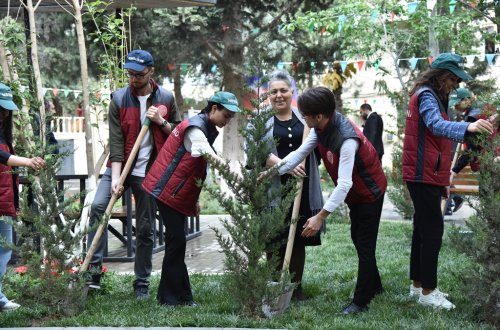 Nəsimi rayonunda növbəti “Abad həyət” sakinlərin istifadəsinə verilib