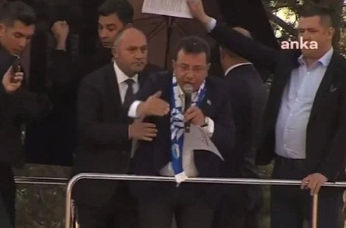 Əkrəm İmamoğlu daşlı hücuma məruz qaldı - Video