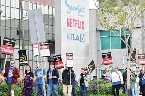 Hollivud yazıçıları süni intellektə qarşı çıxıblar