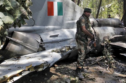 Hindistanda “MiQ-21” qırıcısı kəndə düşüb, 3 dinc sakin ölüb, pilot yaralanıb