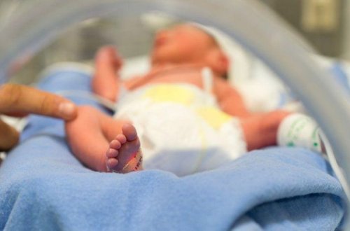 İngiltərədə ilk dəfə 3 nəfərin DNT-sini daşıyan körpə doğuldu