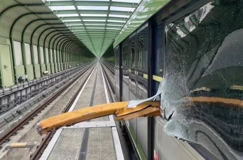 Tayvanda inşaat kranı metroya düşüb: 1 ÖLÜ, 8 YARALI
