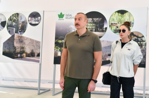 İlham Əliyev, Mehriban Əliyeva və ailə üzvləri Heydər Əliyevin Fəxri xiyabanda məzarını ziyarət ediblər