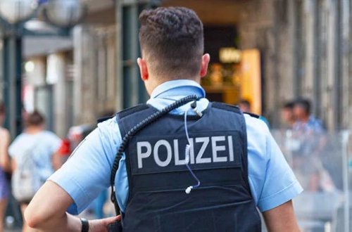 Almaniyada Mercedes zavoduna silahlı hücum edilib: 2 ÖLÜ