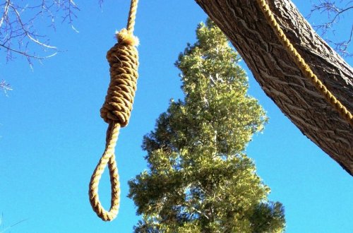 Astarada kişi qəbiristanlıqda intihar edib