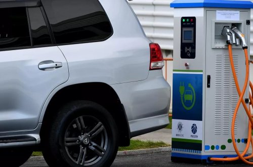 Rusiyanın ilk elektrik avtomobili Moskvada təqdim edildi