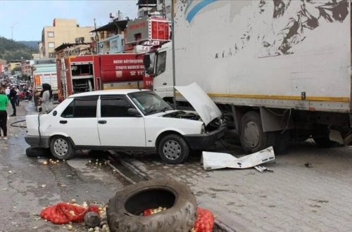 Türkiyədə yük maşını avtomobillərlə toqquşub, ölənlər və yaralananlar var